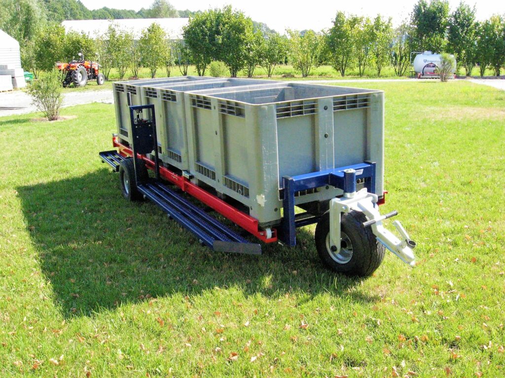 Remolque con caja - Maquinaria agrícola